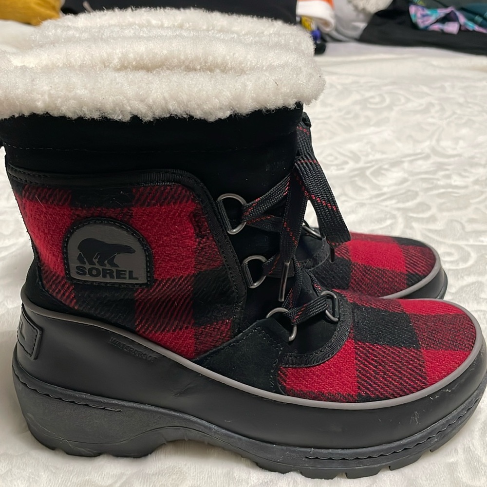 EUC Sorel Women’s Waterproof Boot.  Size 7.5.  Very warm.